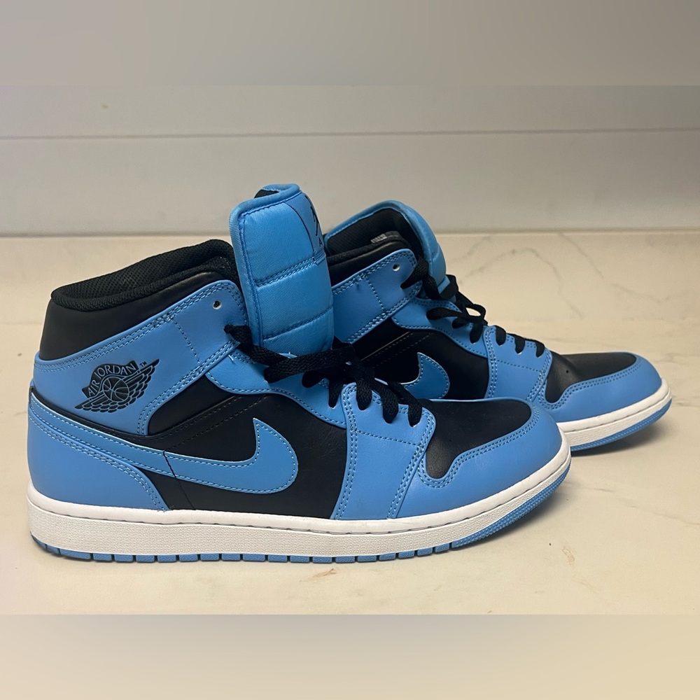 Jordan 1 Mid “University Blue” Light Blue/Black Siza 11